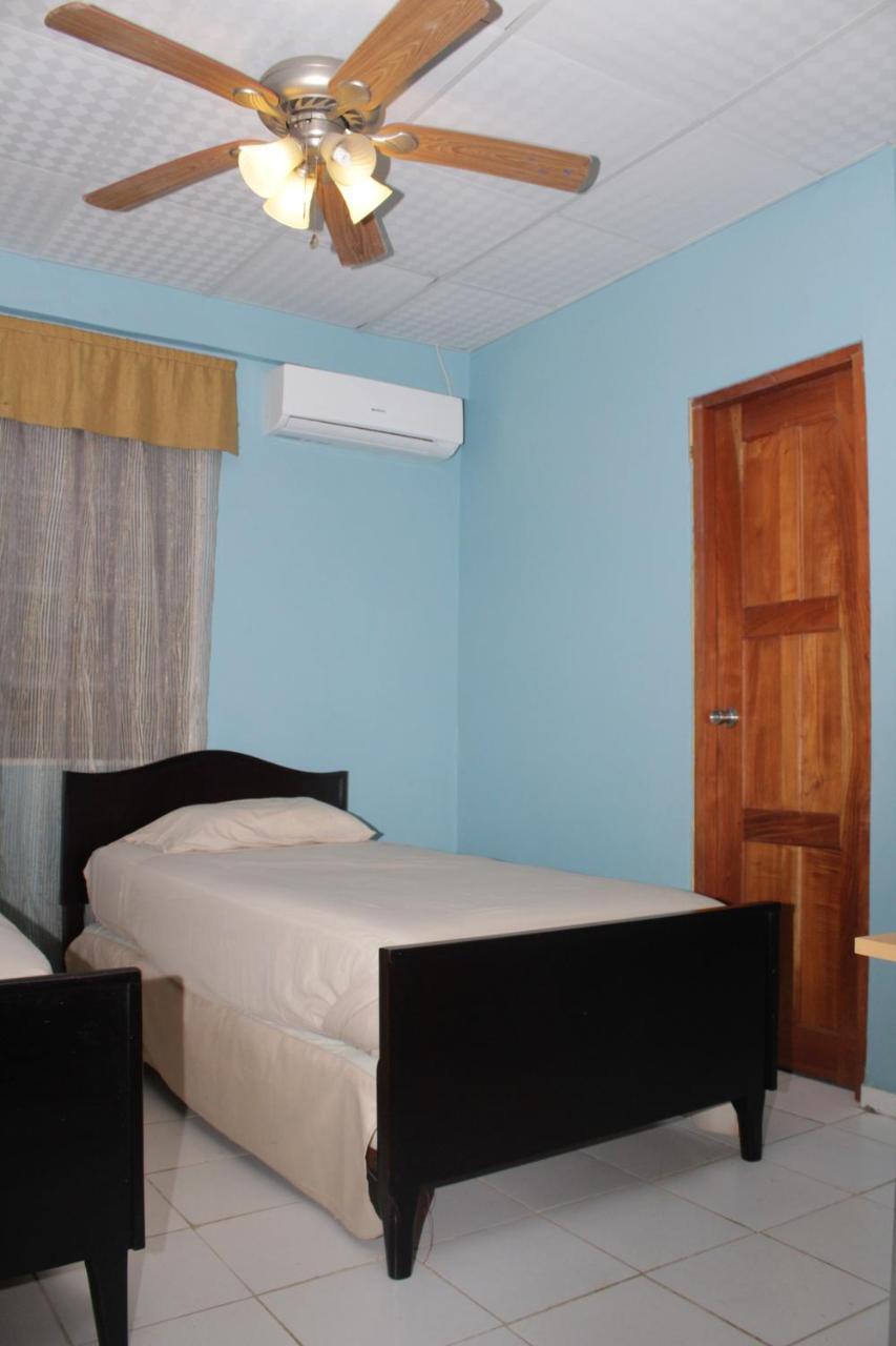 Puerto Armuelles Hostel Guayacan מראה חיצוני תמונה